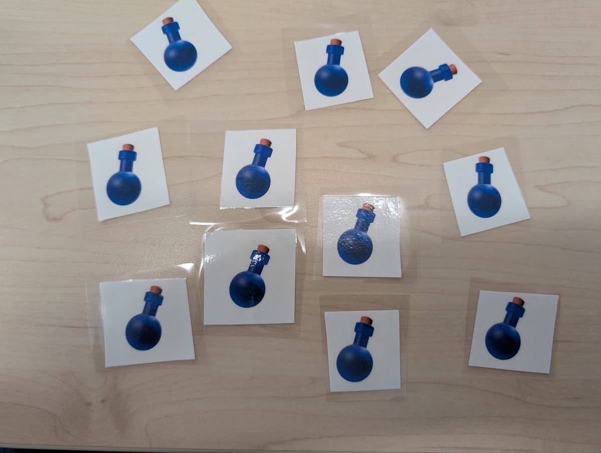 Laminowane karty mikstur używane jako fizyczne nagrody